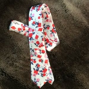 Men’s fashion Rose Floral neck tie.